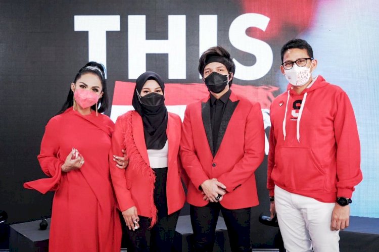 Menparekraf Sandiaga Salahuddin Uno bersama Atta Halilintar, Aurel Hermansyah, dan Krisdayanti saat peluncuran lagu This is Indonesia. (Kemeparekraf/rmolsumsel.id)