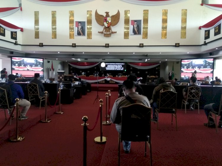 Suasana rapat paripurna Istimewa mendengar pidato kenegaraan Presiden RI dalam rangka HUT ke-76 Kemerdekaan RI. (Alwi Alim/rmolsumsel.id) 