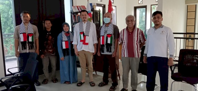 LAZISKU KBPII saat berfoto bersama jajaran. (Istimewa/rmolsumsel.id)