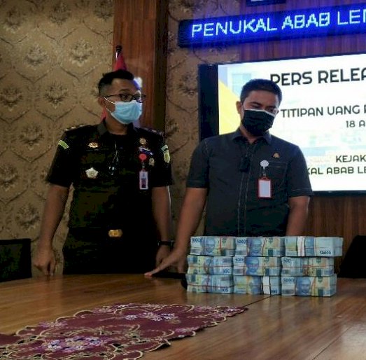 Kejaksaan Negeri Penukal Abab Lematang Ilir (Pali)  menerima titipan uang pengganti dari tersangka R. (Istimewa/rmolsumsel.id)