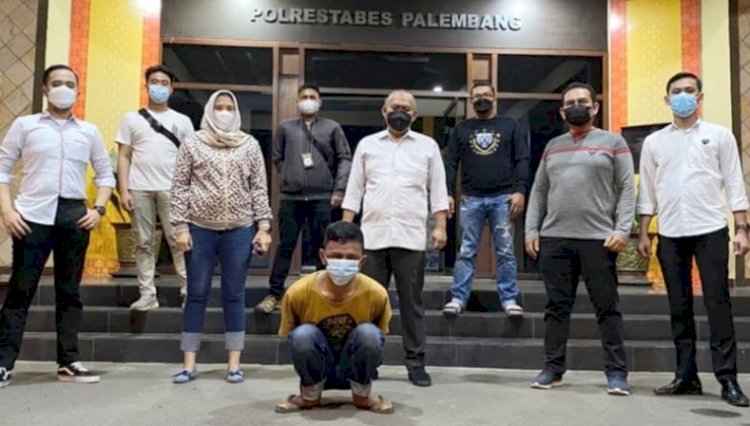 Rahmat harus berurusan dengan aparat kepolisian lantaran memukul ibu kandungnya. (dudi oskandar/rmolsumsel.id)