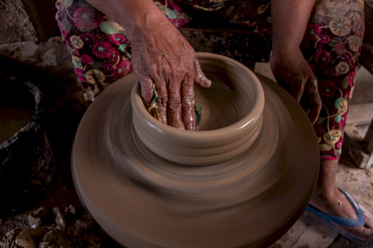 Gerabah salah satu kerajian tradisional berbahan dasar tanah liat/Humaidy Kenedy(rmolsumsel.id)