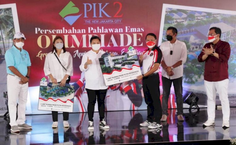 Pasangan ganda putri bulu tangkis Indonesia peraih medali emas Olimpiade Tokyo 2020 Greysia Polii/ Apriyani Rahayu menerima hadiah rumah mewah di kawasan elite PIK 2. (Kemenpora/rmolsumsel.id)