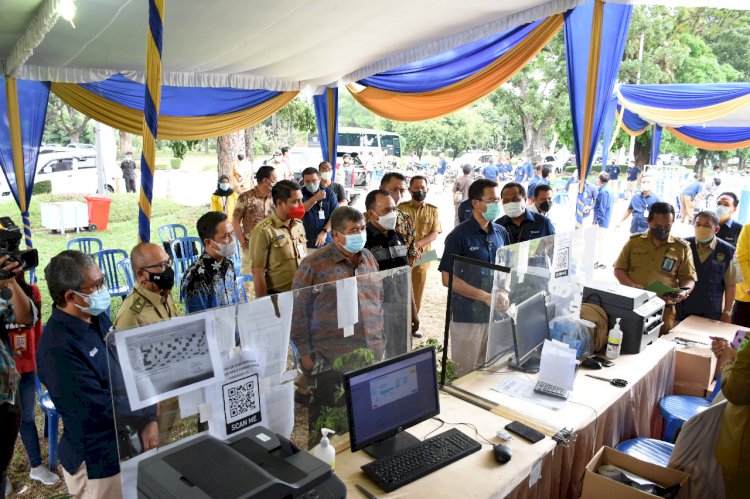 Anggota DPRD Sumsel untuk mengecek terkait pelayanan  pengisian oksigen gratis untuk masyarakat di Komplek PT Pusri di masa pandemi covid-19/rmolsumsel.id