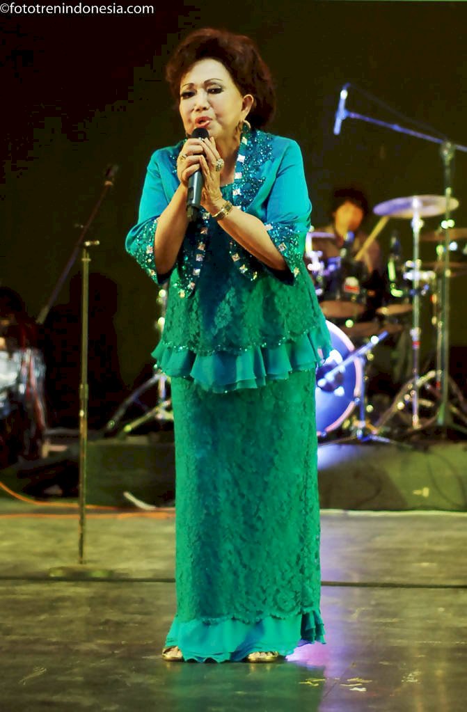 Penyanyi Legendaris Tanah Air, Elly Kasim. (Istimewa/rmolsumsel.id)