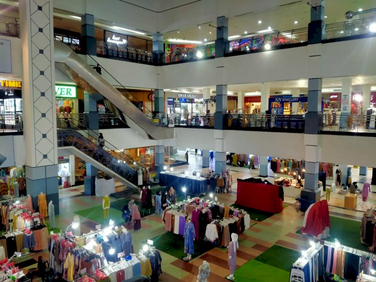 Kondisi Palembang Square Mall masih sepi pengunjung