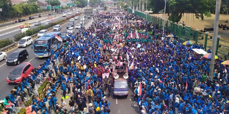 Aksi Mahasiswa di depan Gedung DPR RI/rmol