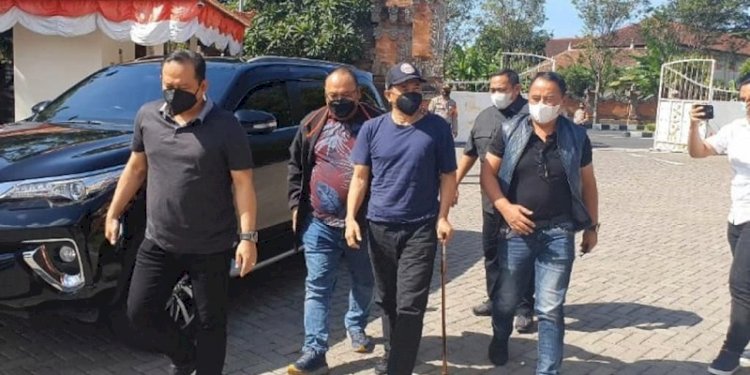 Penangkapan M Kece di Denpasar oleh Mabes Polri. (net/rmolsumsel.id)