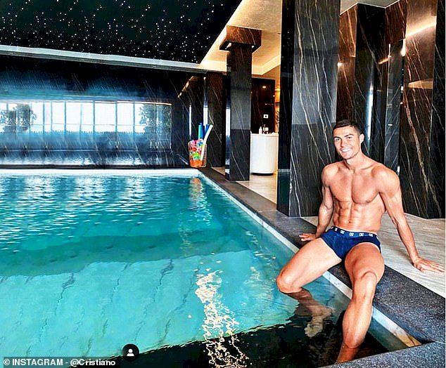 Diet yang baik yang dengan enam makanan kecil berprotein tinggi sehari menjadi rahasia masa muda abadi Cristiano Ronaldo. (ist/rmolsumsel.id)