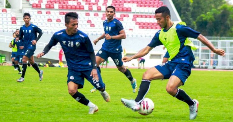 Hari Habrian dkk melakukan internal game pada sesi latihan. (MO Sriwijaya FC/rmolsumsel.id)