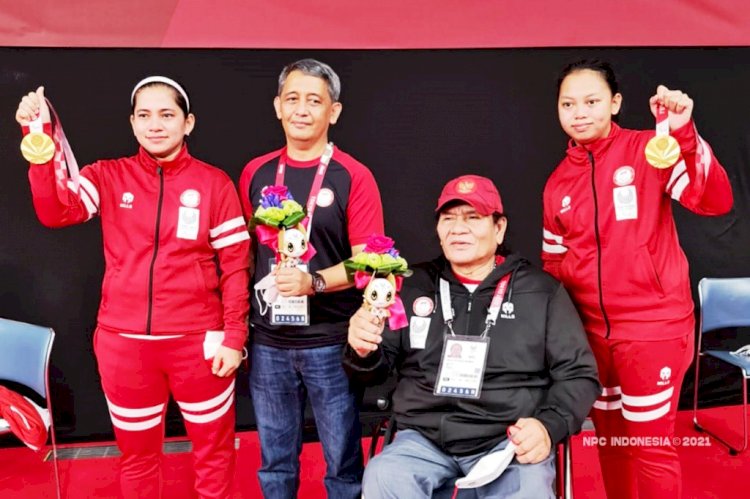 Ganda putri para bulu tangkis Indonesia Leani Ratri Oktila/Khalimatus Sadiyah mempersembahkan medali emas pertama di Paralimpiade Tokyo 2020. (NPC Indonesia/rmolsumsel.id)