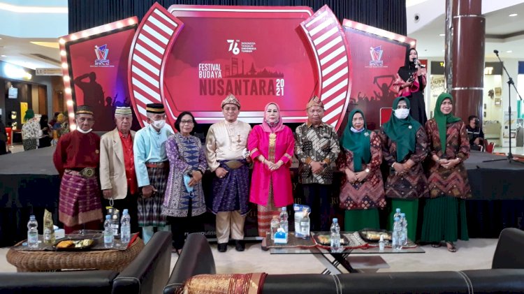 SMB IV Jaya Wikrama, RM Fauwaz Diradja saat membuka Pekan Seni Budaya Perempuan Palembang Darussalam