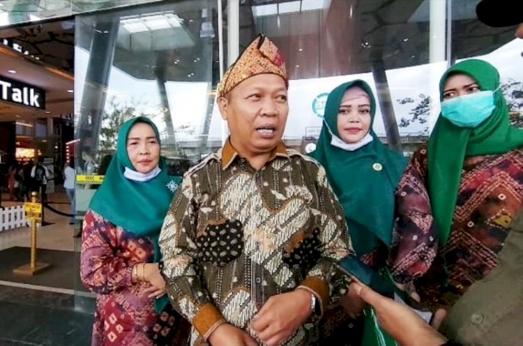 Ketua DPW PKB Sumsel Ramlan Holdan usai diangkat menjadi keluarga besar Kesultanan Palembang Darussalam. (Dudy Oskandar/rmolsumsel.id)