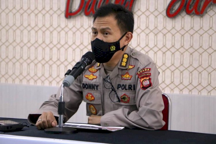 Kabid Humas Polda Kalbar Kombes Donny Charles Go menyampaikan perkembangan kasus perusakan Masjid Ahmadiyah di Sintang. (Humas Poda Kalbar/rmolsumsel.id)