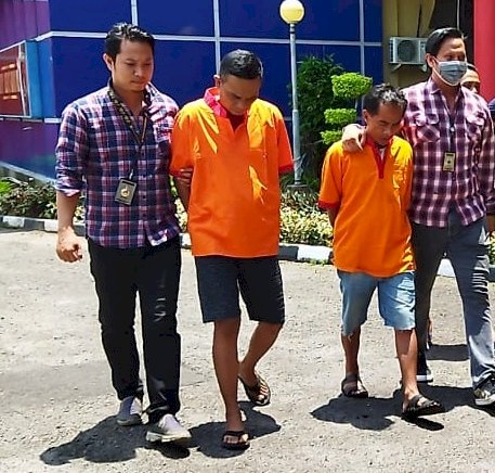 Dedy Iskandar dan Afrizal saat diamankan di Polrestabes Palembang (ist/rmolsumsel.id)