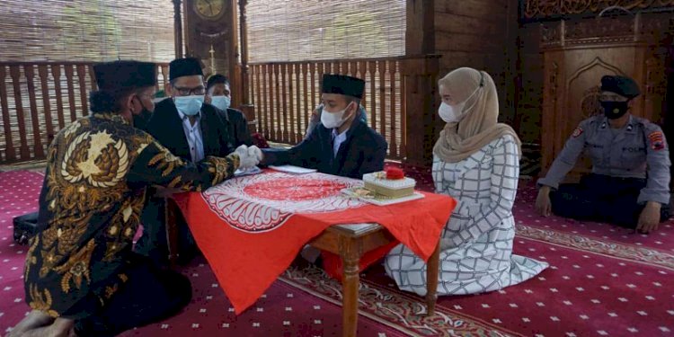 Suasana pernikahan di Mapolres Purbalingga. (rmoljawatengah.id)