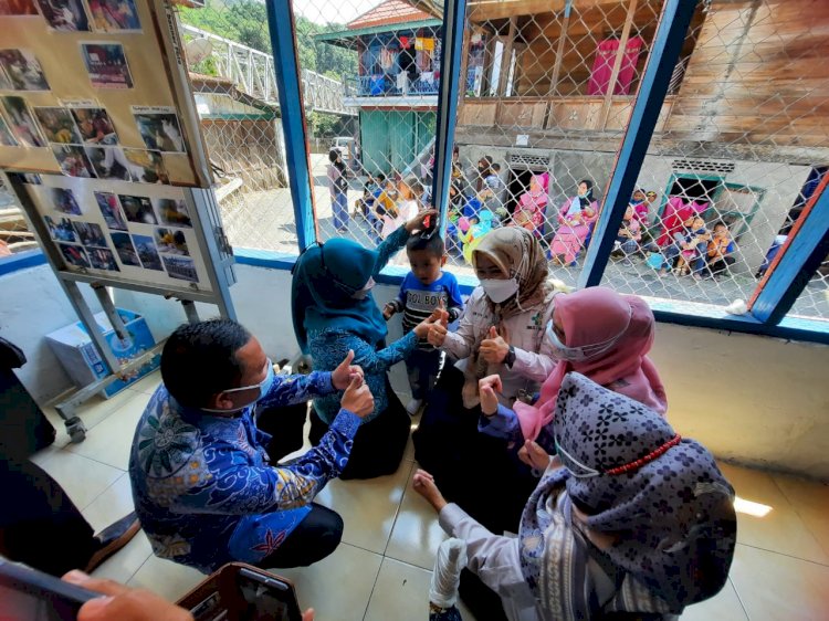 Pemeriksaan kesehatan balita. (ist/rmolsumsel.id) 