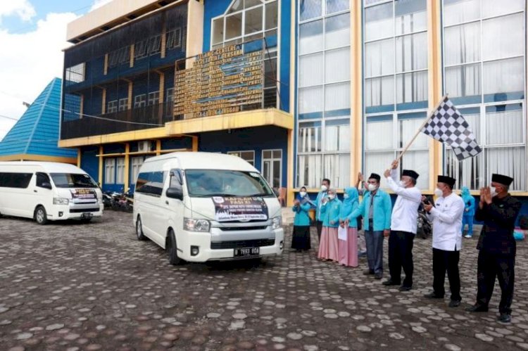 Sekda Lubuklinggau Rahman Sani saat melepas kafilah FASI Kota Lubuklinggau yang akan mengikuti FASI tingkat provinsi Sumsel di Kabupaten Muara Enim. (Dinas Kominfo Lubuklinggau/rmolsumsel.id)