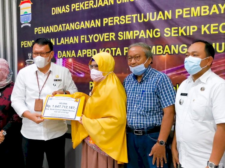 Pembayaran pembebasan lahan untuk pembangunan flyover. (Istimewa/rmolsumsel.id) 