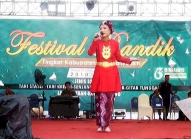 Anjeli Aprilia saat tampil pada Festival Randik 2019. (Humas Pemkab Muba/rmolsumsel.id)