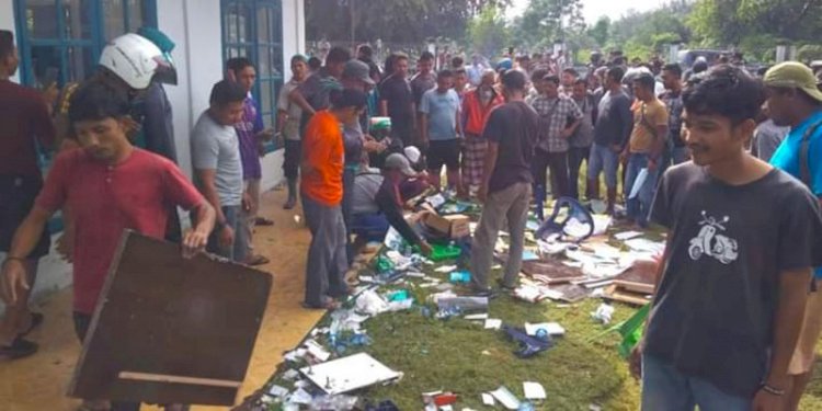 Warga membubarkan kegiatan vaksinasi di Aceh Barat Daya. (ist/rmolsumsel.id)