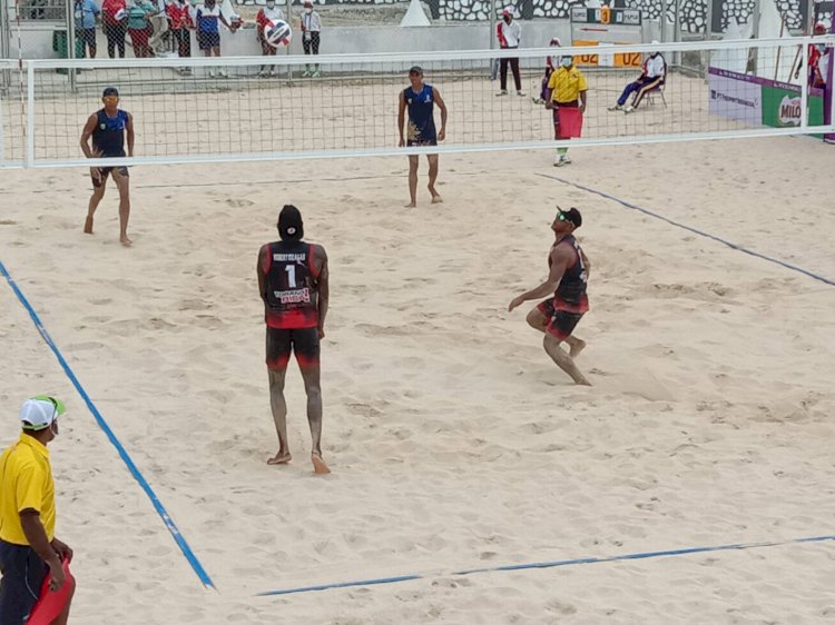 Tim Voli Pantai Putra Sumsel menyerah tiga set sekaligus dari Papua di babak penyisihan/Humas PB PON