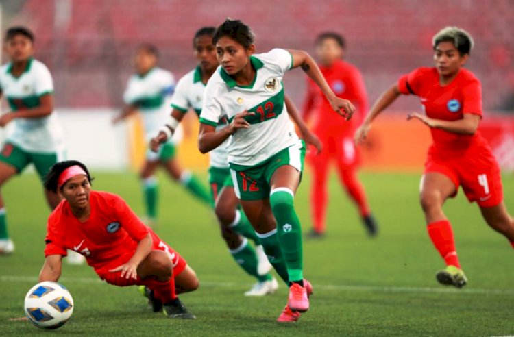 Penyerang Timnas Wanita Indonesia Zahra Muzdalifah (12) masuk daftar 6 kandidat pemain terbaik kualifikasi Piala Asia Wanita 2022. (AFC/rmolsumsel.id) 