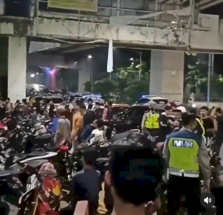 Ratusan kendaraan yang terjaring razia di Jalan Sudirman Palembang. (Istimewa/rmolsumsel.id)