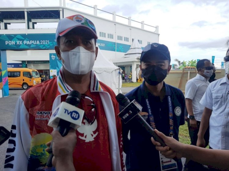 Kepala BNPT Irjen Boy Rafli Amar saat menjawab pertanyaan wartawan di Jayapura, Papua, Minggu (3/10). (PB PON XX Papua/rmolsumsel.id) 