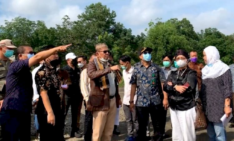Majelis hakim Tipikor Pengadilan Negeri Palembang Klas I A Khusus saat mendatangi lokasi pembangunan Masjid Sriwijaya. (ist/rmolsumsel.id)   