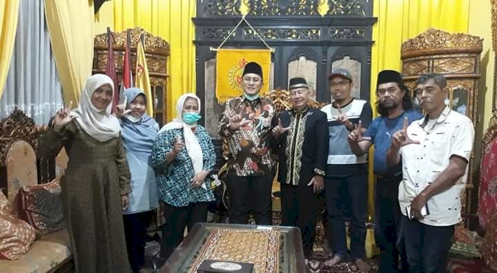 Sultan Palembang Darussalam Sultan Mahmud Badaruddin (SMB) IV Jayo Wikramo R.M.Fauwaz Diradja, Senin (11/10) menerima kunjungan dari perwakilan Badan Pembinaan dan Pengembangan Bahasa Indonesia/ist