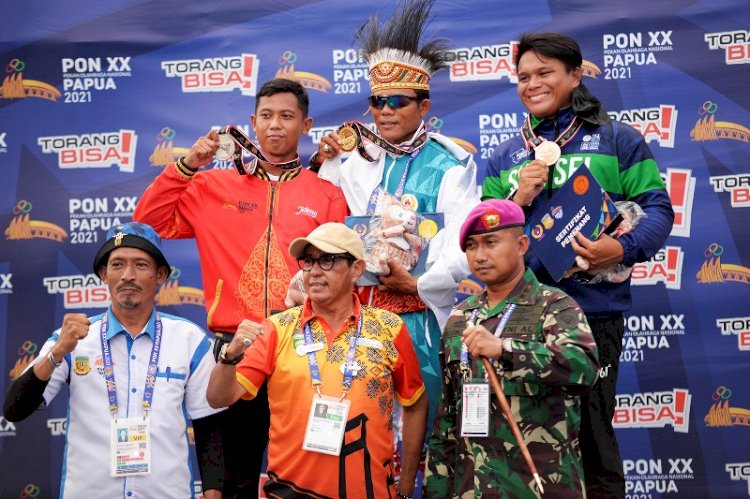 Atlet selam Sumsel Max Engelbert Kalalo meraih medali perunggu di nomor 5 point course laut putra, Kamis (14/10). (PB PON XX Papua/rmolsumsel.id)