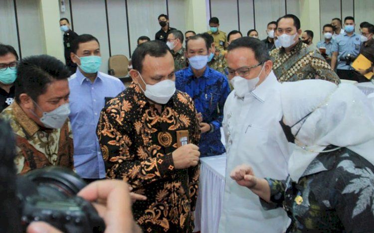 Ketua KPK Firli Bahuri bertemu dengan Bupati Muba Dodi Reza dalam sebuah kesempatan kunjungan kerja ke Palembang beberapa waktu lalu. (rmolsumsel)