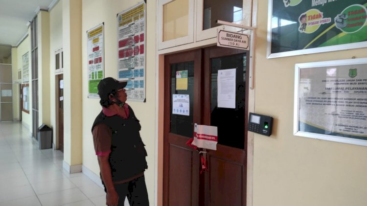 Suasana di Gedung PUPR Muba yang terlihat lengang usai sejumlah ruangan disegel oleh KPK/rmolsumsel.id