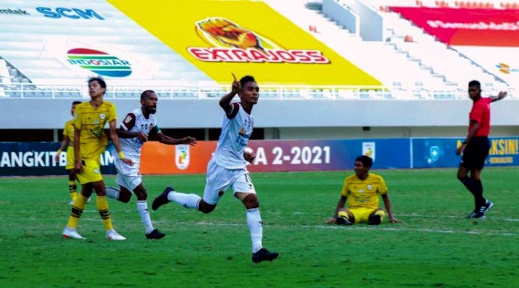 Winger Sriwijaya FC Dedi Hartono melakukan selebrasi usai mencetak gol ke gawang KS Tiga Naga, Kamis (21/10). (Instagram/hendrizainuddin/rmolsumsel.id)