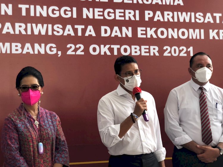 Menparekraf RI, Sandiaga Salahuddin Uno saar menggelar konferensi pers usai acara Wisuda Mahasiswa Poltekpar Palembang, Jumat (22/10). (ist/rmolsumsel.id)