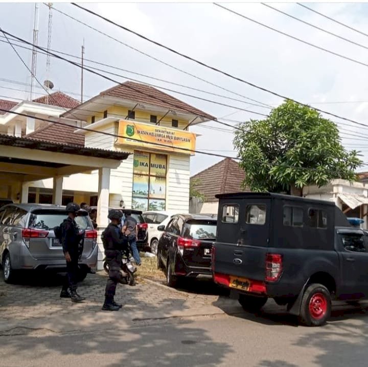 Penggeledahan di Kantor IKA Muba di Palembang. (Istimewa/rmolsumsel.id)