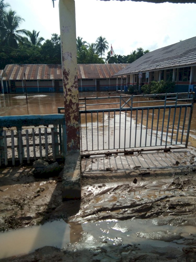 Salah satu fasilitas yang terdampak banjir bandang di Empat Lawang. (Istimewa/rmolsumsel.id)