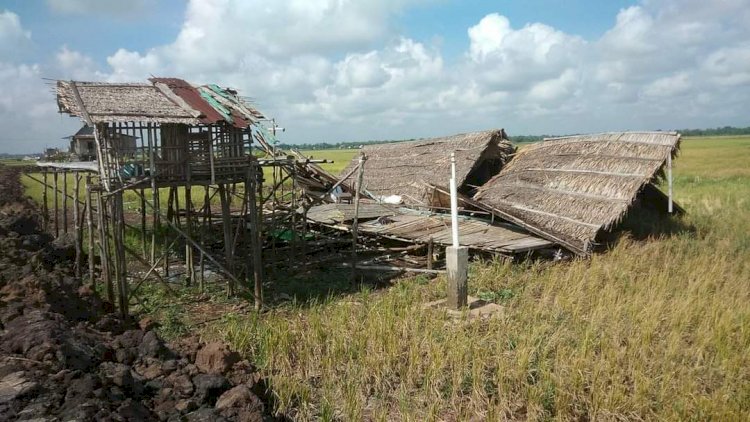 Salah satu rumah di Kabupaten Ogan Ilir yang rusak diterjang angin puting beliung, Minggu (24/10). (ist/rmolsumsel.id) 