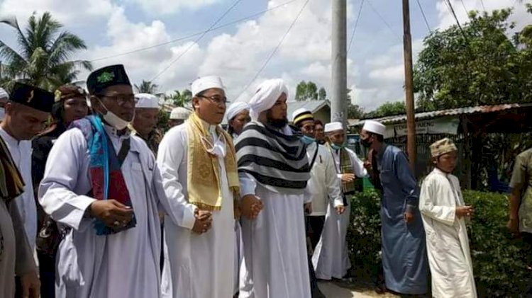SMB IV Jaya Wikrama RM Fauwaz Diradja bersama Ustaz Derry Sulaiman menghadiri tasyakuran Pondok Pesantren Dakwatul Qur'an Az Dzaky di Jalan Tegal Binangun, Kecamatan Plaju, Palembang, Sabtu (23/10). (Ist/rmolsumsel.id)