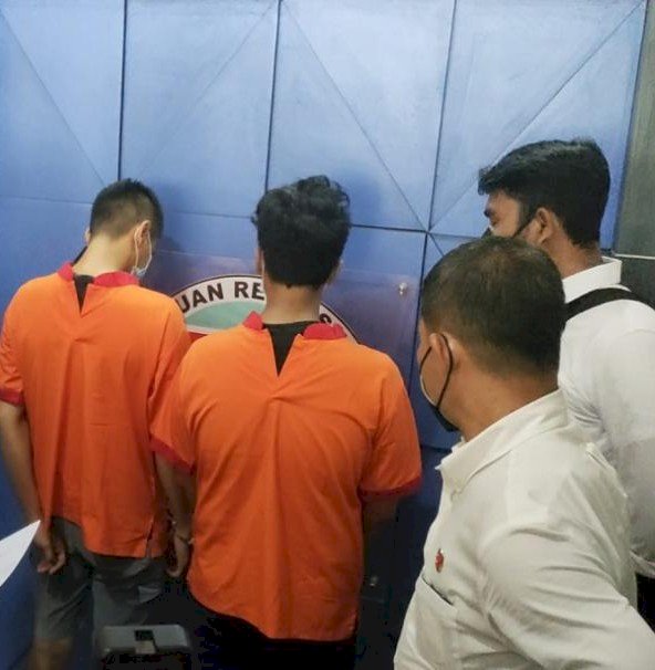 Dua pemuda ditangkap edarkan ganja di Palembang. (Istimewa/rmolsumsel.id)