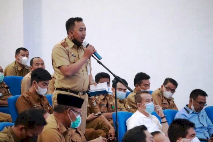 Perwakilan OPD menyampaikan masukan pada Rakor APBD 2022 Kota Lubuklinggau. (Dinas Kominfo Lubuklinggau/rmolsumsel.id)
