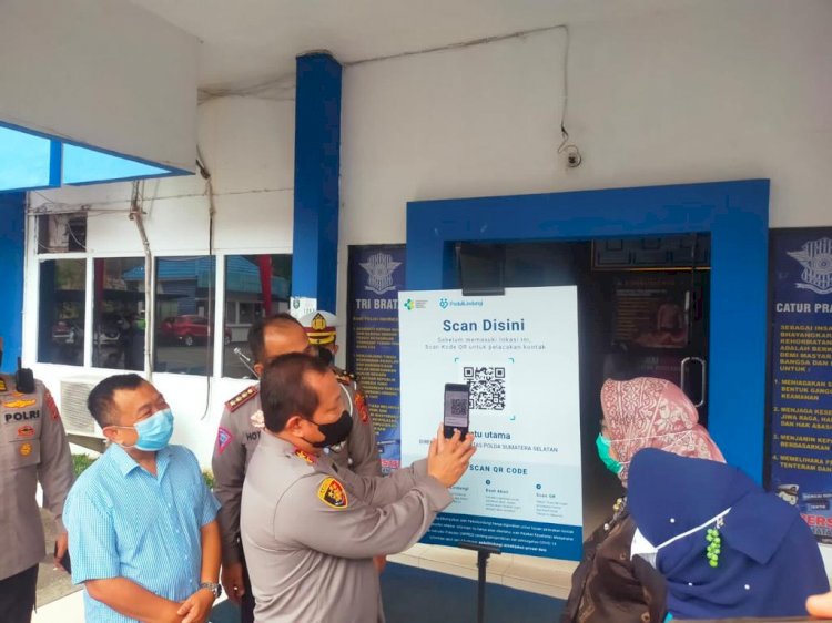 Kapolda Sumsel Irjen Pol Toni Harmanto, saat melaunching Gerai Vaksin di Mako Ditlantas Polda Sumsel, Kamis (28/10). (Ist/rmolsumsel.id)
