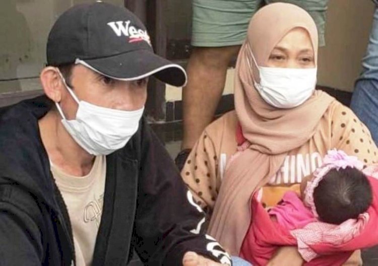 Pasangan suami isteri yang membeli bayi perempuan berusia kurang lebih 1,5 bulan dari ibu kandungnya sendiri yakni Anita (25), diamankan anggota tim Beguyur Bae Unit Ranmor Polrestabes Palembang. (Ist/rmolsumsel.id)