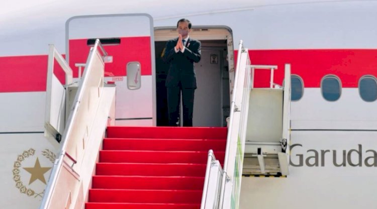 Presiden RI Joko Widodo menggunakan pesawat carter Garuda Indonesia dalam kunjungan kerja ke tiga negara. (BPMI Setpres/rmolsumsel.id)