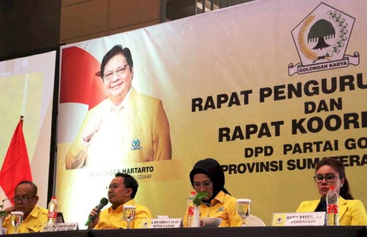 Plt Ketua DPD Partai Golkar Sumsel Bobby  Adhityo Rizaldi memberikan arahan kepada pengurus dan kader, Jumat malam (29/10). (Ist/rmolsumsel.id)