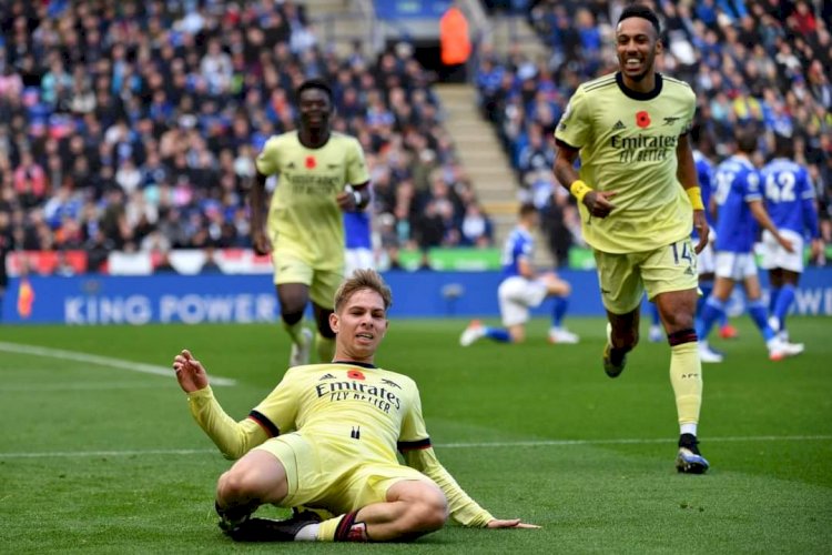 Selebrasi Emile Smith Rowe usai mencetak gol kegawang Kasper Schemeicel/Foto:AFP