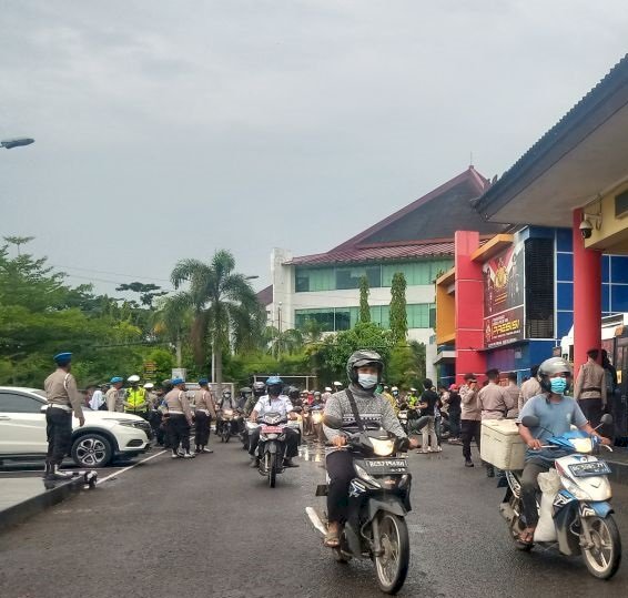 Satuan Lalu Lintas (Satlantas) Polrestabes Palembang kembali menggelar giat razia yang bertujuan lebih kepada suntik vaksin, Senin (1/11) sore. (ist/rmolsumsel.id)