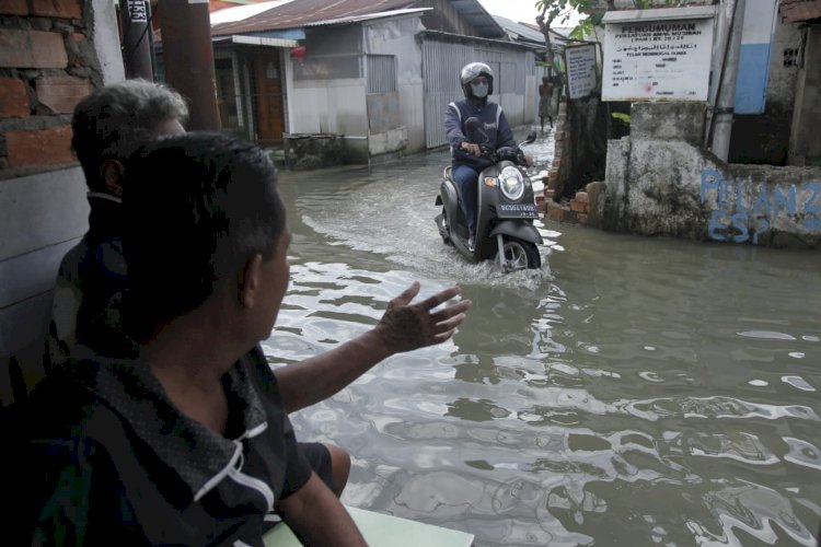 Banjir yang menggenangi dekat wilayah kampus UIN Raden Fatah/ist