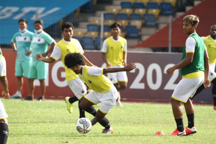 Pemain Muba Babel United dalam sesi latihan di Stadion Kaharudin Nasution, Rumbai/ist